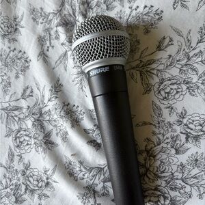 Shure SM58 Dynamic Microphone - Black and Silver